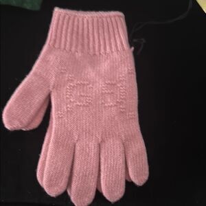 Brand new Gucci Pink Knit Gloves size large will fit women’s small